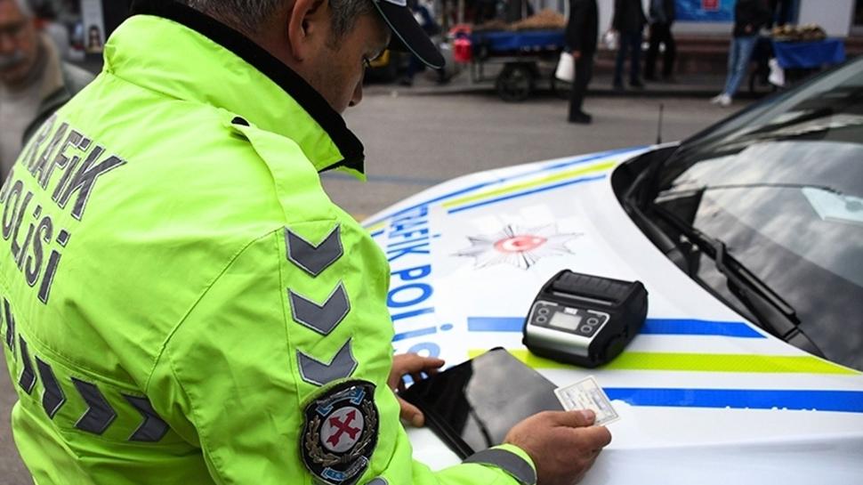 Trafikteki bıçaklı tartışma pahalıya patladı! Sürücülere 542 bin lira ceza kesildi