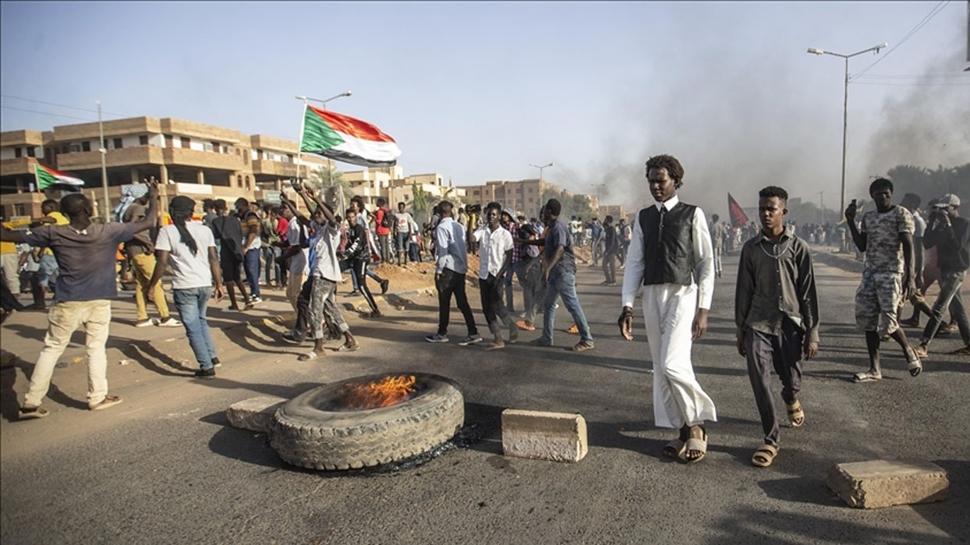 Küresel kumpas Sudan'ı yuttu: 3 yılda 14 milyon kişi yersiz yurtsuz kaldı