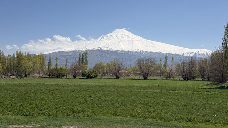 Ağrı Dağı'na yeniden kar yağdı