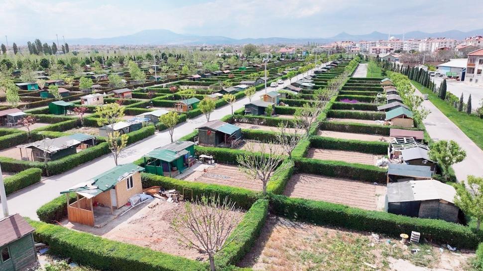 Bah�e kalacak villa y�k�lacak