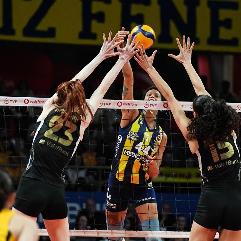 Fenerbah�e Medicana, final serisinde Vak�fBank ile durumu e�itledi