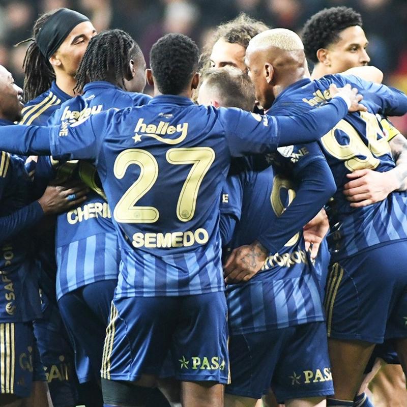 Fenerbah�e'de tam 7 isim s�n�rda! Derbi �ncesi sar� alarm