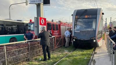 Kayseri'de yolun karşısına geçmeye çalışan kadına tramvay çarptı