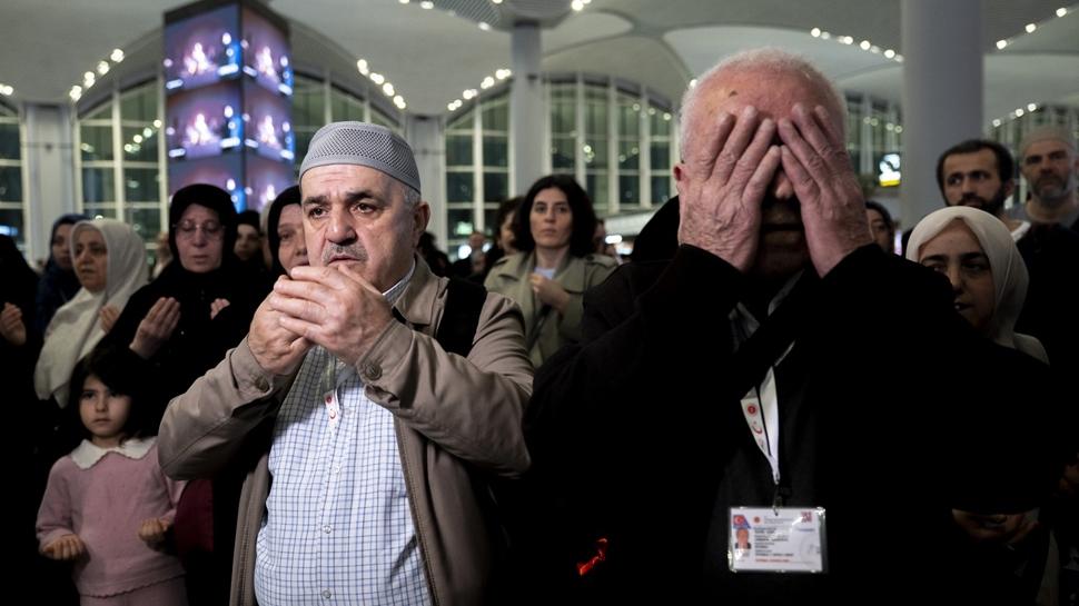 Hac yolculuğu başladı: İlk kafile dualarla uğurlandı