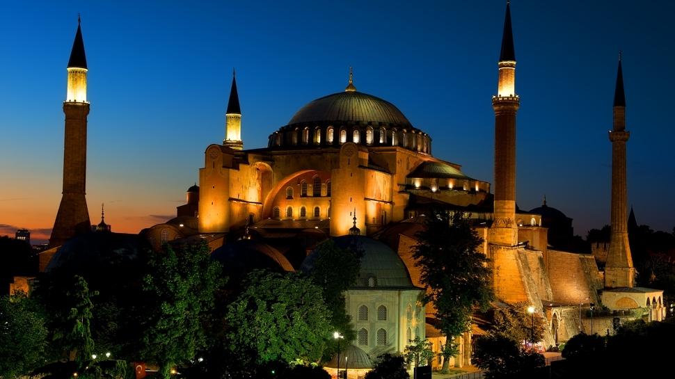 �stanbul'a geldiyseniz mutlaka g�rmeniz gereken, ayn� lokasyonda 4 tarihi yap�!