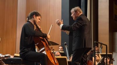 Lionel Martin Prof. Dr. Ayhan K�z�l'� anma konserinde sahneye ��kt�!