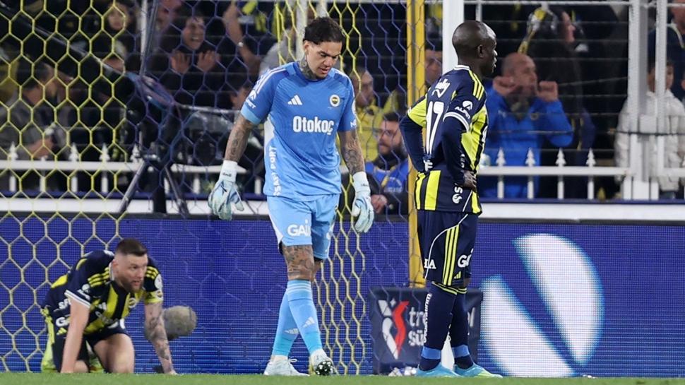 Tribünler çıldırdı! Fenerbahçe'de Ederson tepkisi