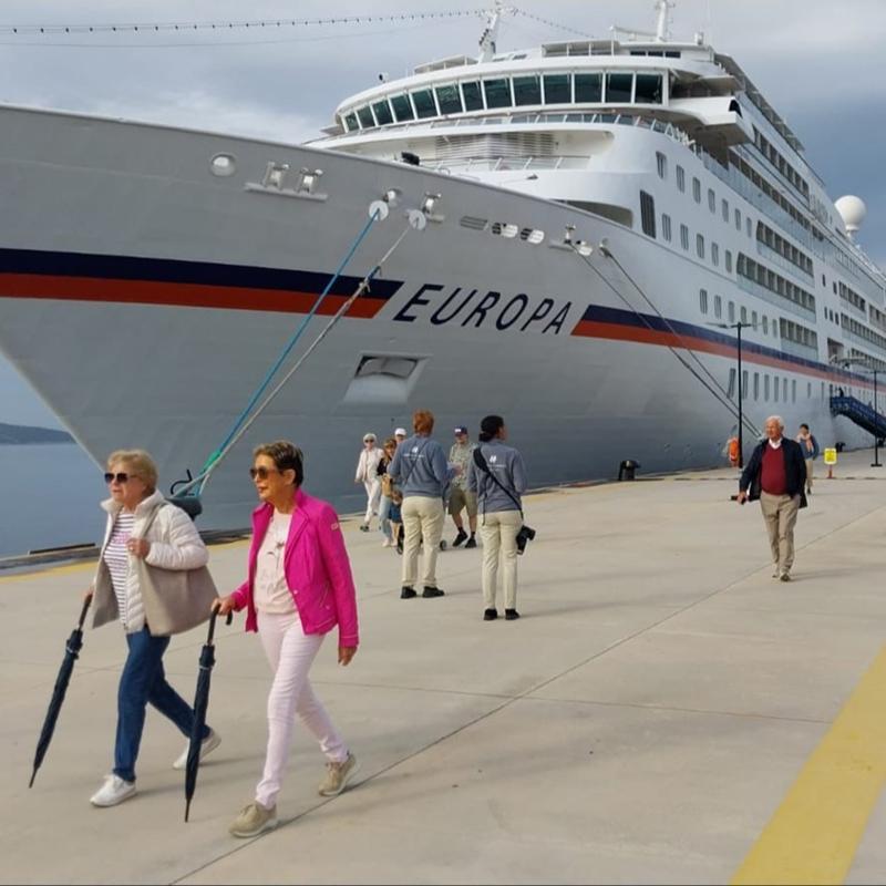 Bodrum'da turizm hareketlili�i... �Europa� kruvaziyeriyle 357 turist geldi