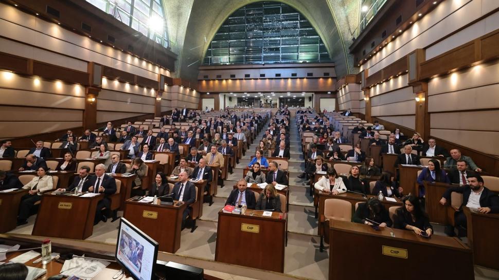 İBB'de hizmet illüzyonu çöktü! İstanbul'un geleceği borç batağında