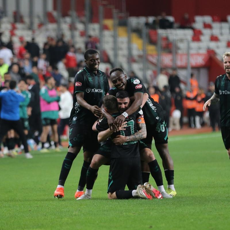 Konyaspor, Antalya'da 3 puan� 2 golle kapt�