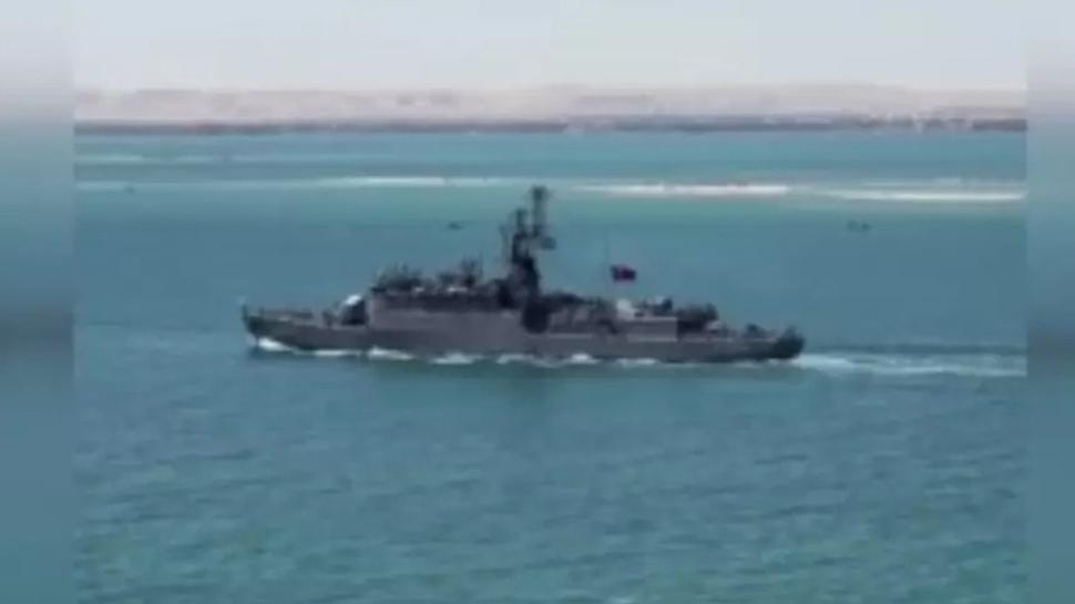 Süveyş Kanalı'nda Türk donanmasına bayraklı selam! 