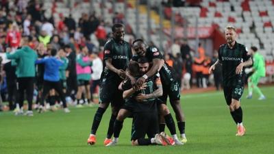 Konyaspor, Antalya'da 3 puan� 2 golle kapt�