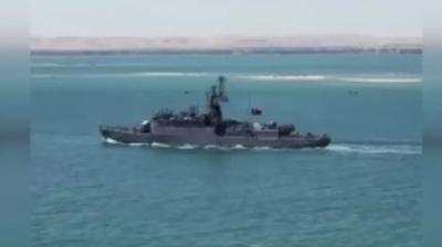 S�vey� Kanal�'nda T�rk donanmas�na bayrakl� selam! 'Komutan�m, Allah'a emanet olun'