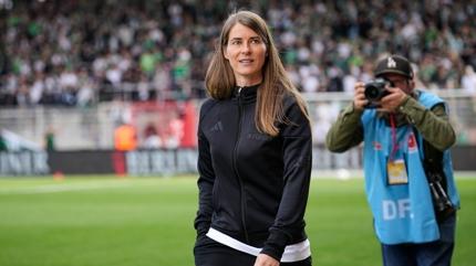 �lk kad�n teknik direkt�r olmu�tu! Lige ma�lubiyetle ba�lad�