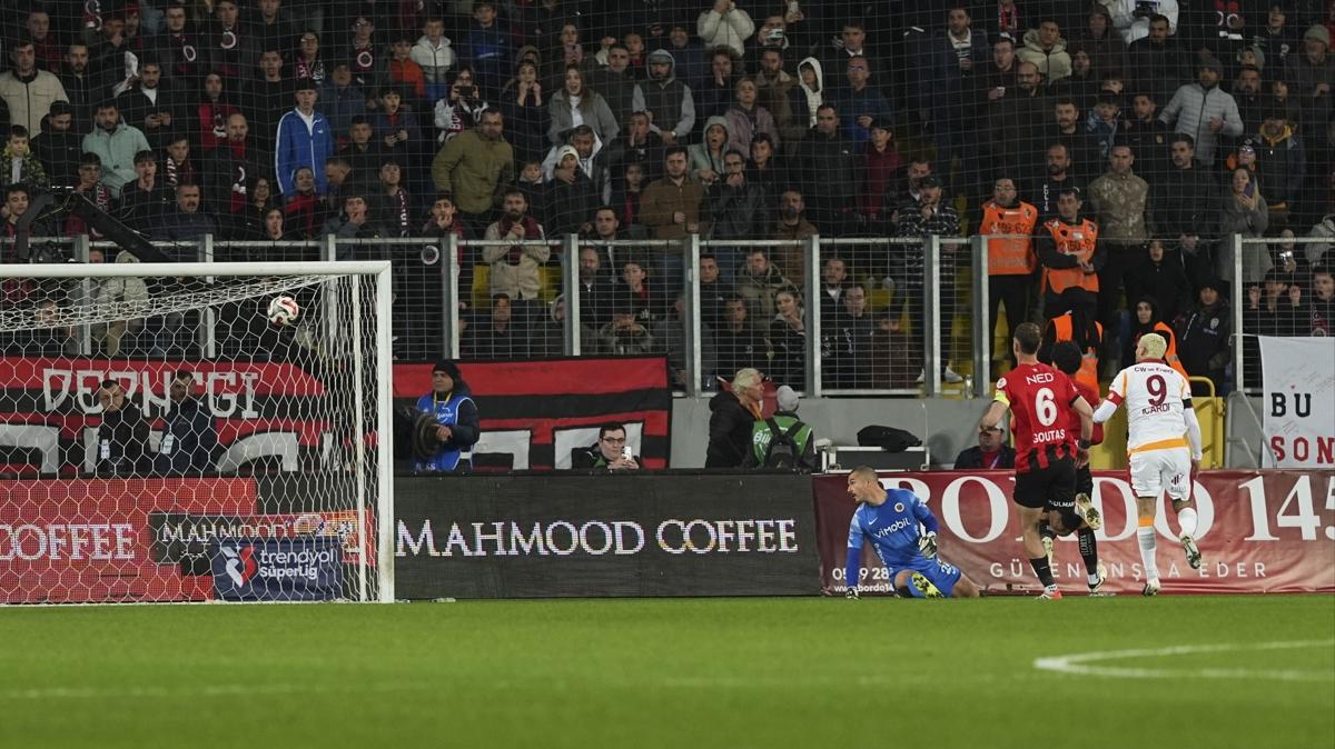 galatasaray gen�lerbirli�i s�per lig foto�raflar� resimleri