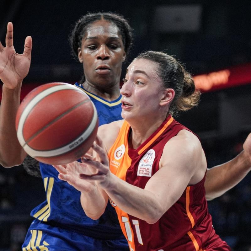 Avrupa'da T�rk finali! Tarihi derbi i�in nefesler tutuldu