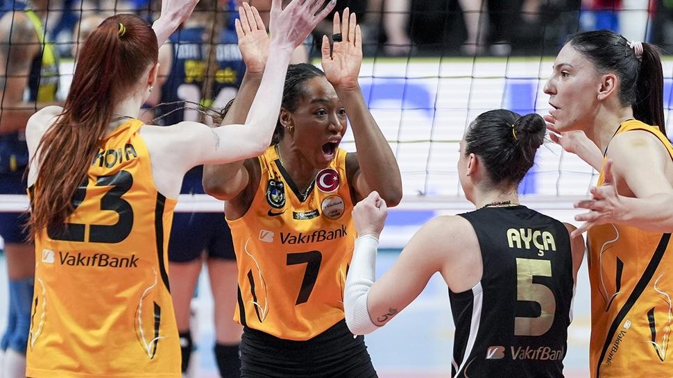 Bakan Bak'tan şampiyon VakıfBank Kadın Voleybol Takımı'na tebrik!