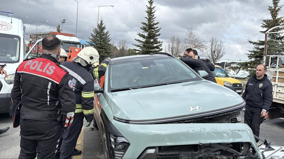 Erzurum'da kaza yapıp fenalaştı: İtfaiye aracın camını kırıp çıkarttı