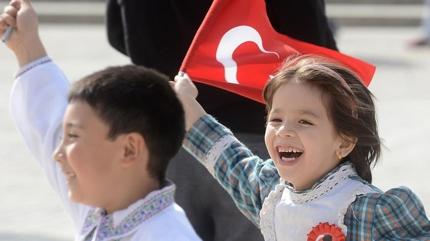 23 Nisan yar�m g�n m�, resmi tatil mi? 23 Nisan'da okullar tatil mi?