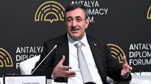 Cumhurba�kan� Yard�mc�s� Cevdet Y�lmaz belirsizlik ortam�na dikkat �ekti: T�rkiye diplomasinin �nc�l���n� yap�yor