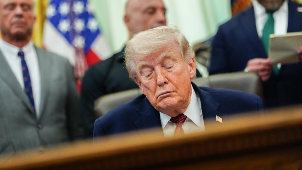 Trump'tan kritik imza! Tart��mal� yasa uzat�ld�