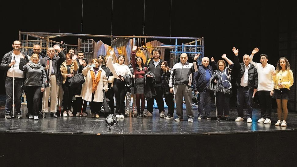 Engelliler i�in �zel tiyatro deneyimi