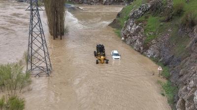 Dere ta��nca �emdinli-Derecik kara yolu su alt�nda kald�