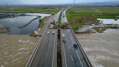 G�ney �evre Yolu ��kt�, trafik durdu! Ekipler b�lgede