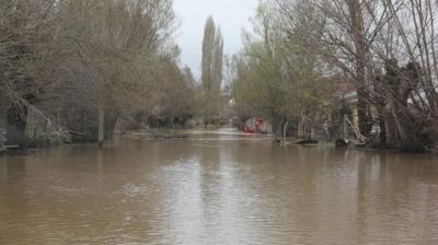 K�z�l�rmak ta�t�, k�y� su bast�! B�lgeye ekipler sevk edildi