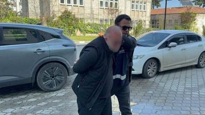 Silahla yaralamadan aran�yordu: �elik yelekle yakaland�