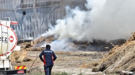 Afyonkarahisar'da kam�� toplama merkezinde ��kan yang�n kontrol alt�nda