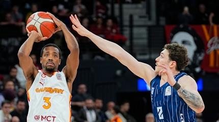 Anadolu Efes, Galatasaray MCT Technic deplasman�nda galip