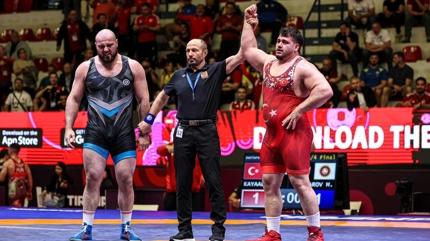 R�za Kayaalp, Avrupa'da finalde! Rakibi diskalifiye edildi