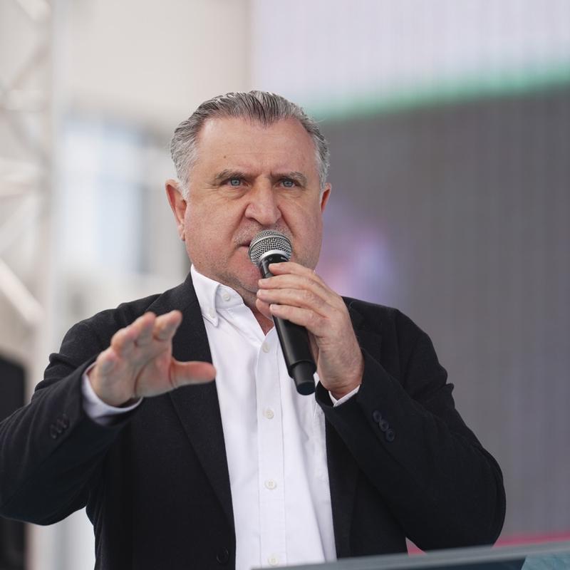 Bakan Bak'tan R�za Kayaalp'e tebrik!