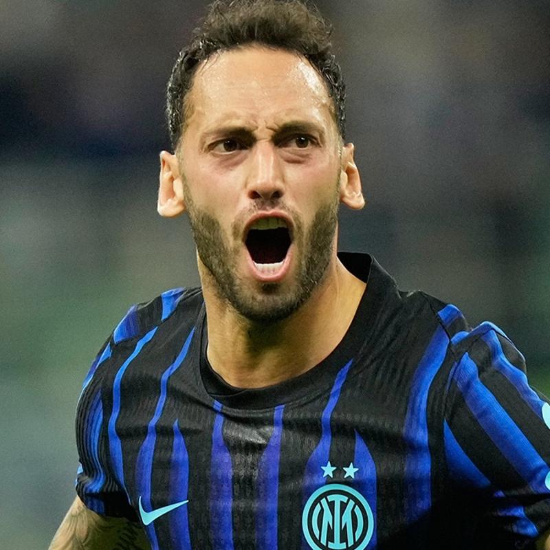 Hakan �alhano�lu Inter'de kal�yor