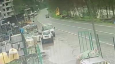 Hatal� sollama pahal�ya patlad�: O anlar kamerada