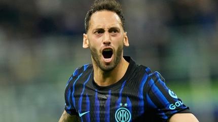 Hakan �alhano�lu Inter'de kal�yor