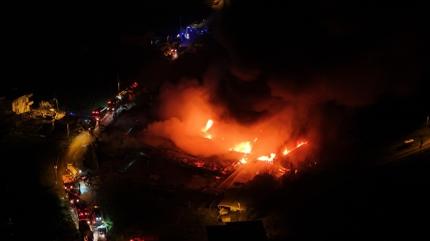 Samsun'da depo yang�n�... Alevlere m�dahale ediliyor