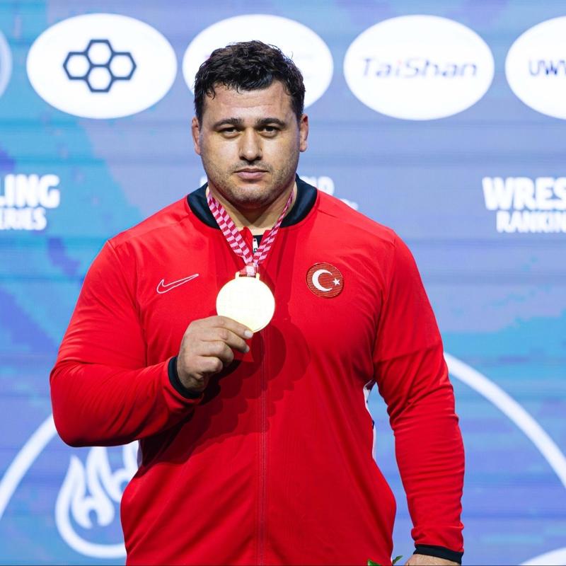 Tiran'da tarih yazd�! R�za Kayaalp alt�n madalyay� rekorla ald�