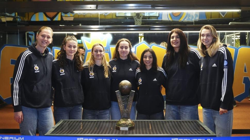 Şampiyon Fenerbahçe Opet, taraftarlarla buluştu