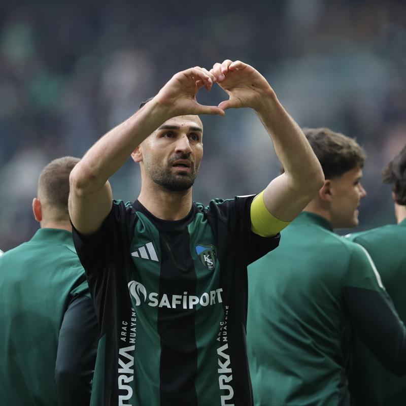 Serdar Dursun'dan minik taraftara b�y�k jest!