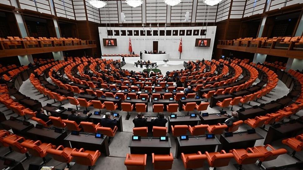 Sosyal medya düzenlemesi ve doğum iznini içeren teklif TBMM'de kabul edildi