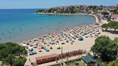 �� turizmde rekor hareketlilik! Yerli turist kesenin a�z�n� a�t�