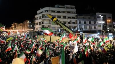 �ran halk�ndan g�vde g�sterisi... F�zeler e�li�inde protesto ettiler