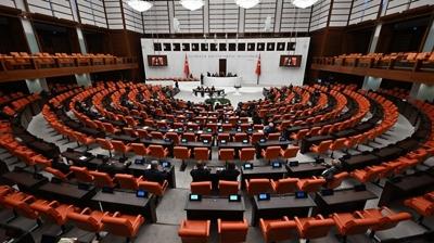 Sosyal medya d�zenlemesi ve do�um iznini i�eren teklif TBMM'de kabul edildi