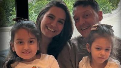 ���nc� kez anne olmu�tu! Amine G�l�e'den bebe�iyle yeni poz