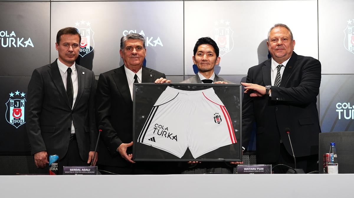 Be�ikta� Kul�b� Cola Turka �ort sponsorlu�u foto�raflar� resimleri