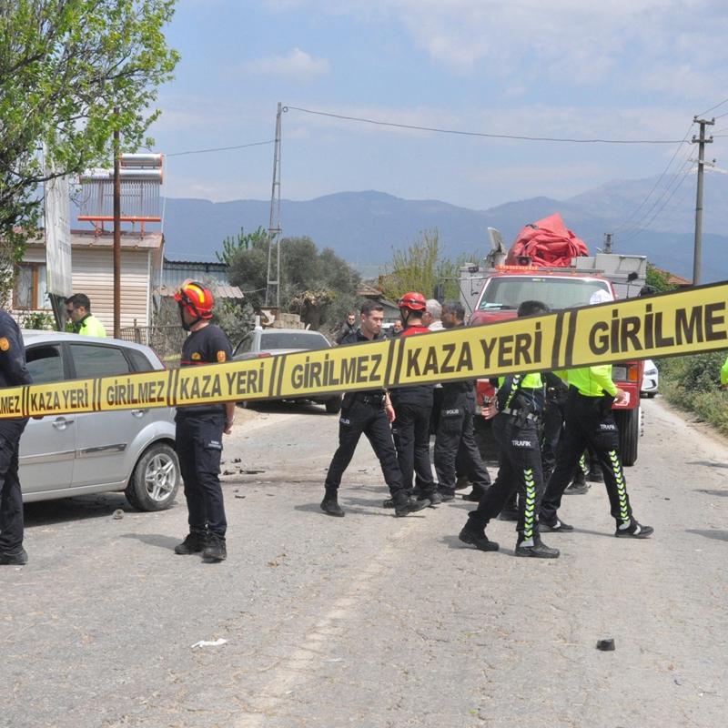 Zincirleme trafik kazas� 2 ki�iyi hayattan kopard�