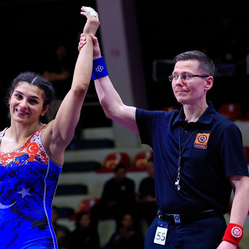 Nesrin Ba�: Bu alt�n madalyay� b�t�n �ocuklara hediye ediyorum