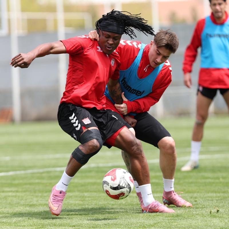 Sivasspor'da I�d�r FK mesaisi s�r�yor